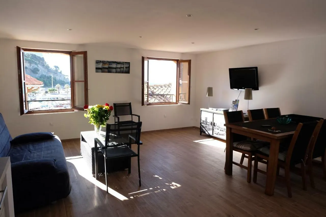 Cassis Loc - Appartement Meuble 0*,  France